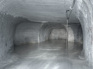Verfüllung nicht mehr benötigter Hohlräume auf der 850-m-Sohle (Tiefenaufschluss) mit Sorelbeton (Bild anzeigen)
