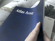 Der Sammelband Atlas Asse enthält ausgewählte Reportagen, Berichte und Grafiken, die seit 2009 in den "Asse Einblicken" erschienen sind