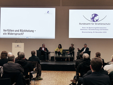 Das Podium der Veranstaltung "Asse: Im Spannungsfeld zwischen Interessen, Verantwortung und Handeln" Das Podium der Veranstaltung "Asse: Im Spannungsfeld zwischen Interessen, Verantwortung und Handeln"