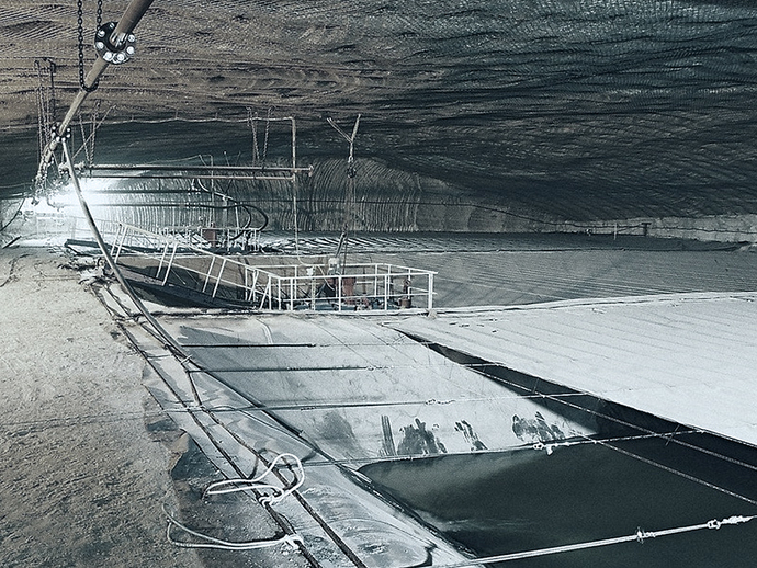 Speicherbecken für Zutrittswässer auf der 490-m-Sohle nach der Sanierung Speicherbecken für Zutrittswässer auf der 490-m-Sohle nach der Sanierung