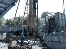 Drilling rig for the exploration relating to the planned recovery shaft