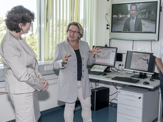 Bundesumweltministerin Svenja Schulze mit BfS-Präsidentin Dr. Inge Paulini im Alarmzimmer des BfS (ausgwähltes Bild)
