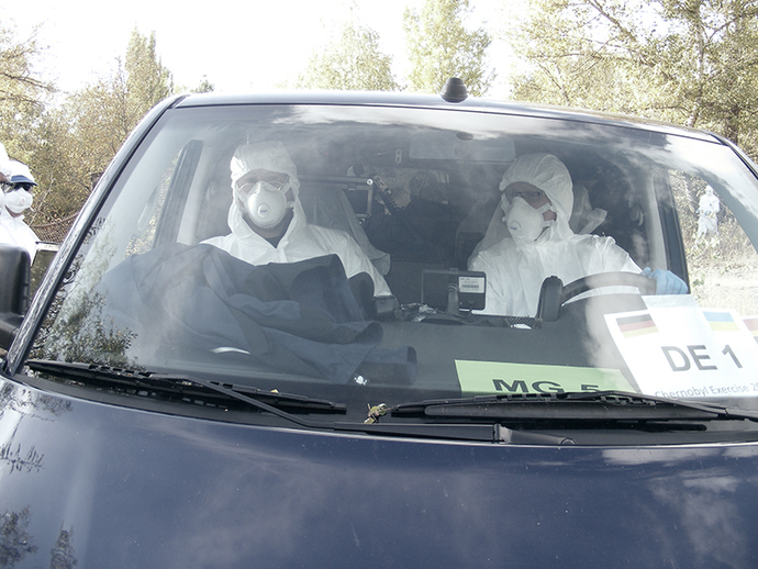 Participants of the measuring exercise in personal protective equipment in the measuring vehicle