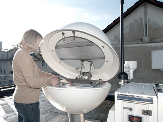 Trace analysis air-borne particle collector on the roof of the BfS branch office in Freiburg