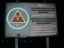 Warnschild am Eingang in die 30-Kilometer-Zone rund um das Kernkraftwerk in Tschernobyl