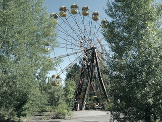 Abandoned Ferris wheel in Pripyat (near Chernobyl) (show image)