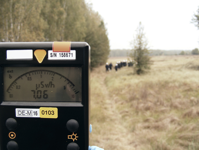 Here, the measuring instrument displays 7 microsieverts per hour. Here, the measuring instrument displays 7 microsieverts per hour.