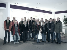 Gruppenbild von den Besuchern vor der Gläsernen Gallerie