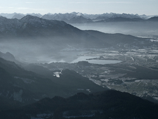 Luftaufnahme einer bergigen Landschaft Luftaufnahme einer bergigen Landschaft