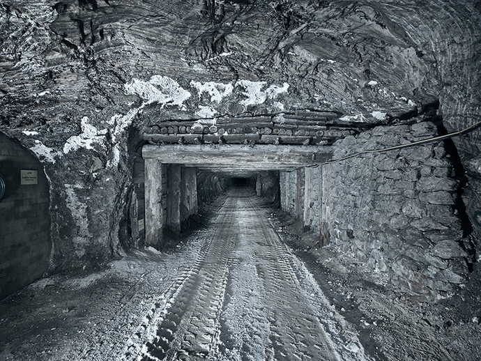 Holzausbau einer Strecke beim Gesenk 500 von Schacht Marie Holzausbau einer Strecke beim Gesenk 500 von Schacht Marie